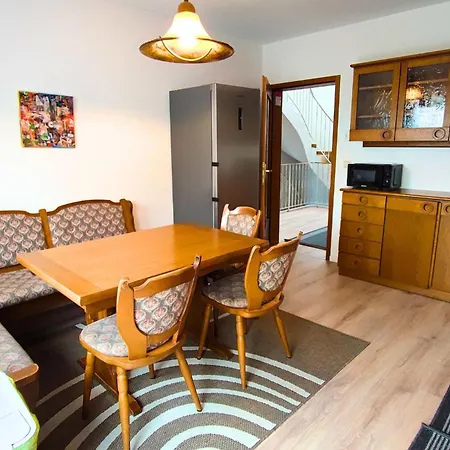 Monteursunterkunft Strasslach- Fitters' Accommodation With Shared Kitchen & Garden Exterior foto