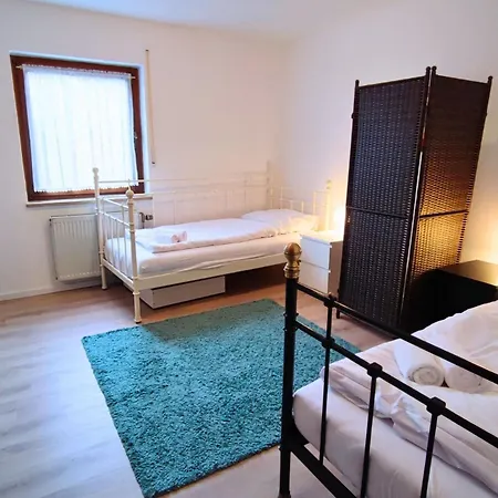 Monteursunterkunft Strasslach- Fitters' Accommodation With Shared Kitchen & Garden Exterior foto