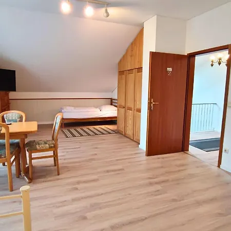 Monteursunterkunft Strasslach- Fitters' Accommodation With Shared Kitchen & Garden Exterior foto