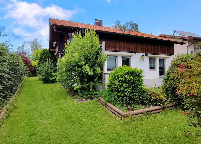 Monteursunterkunft Strasslach- Fitters\' Accommodation With Shared Kitchen & Garden