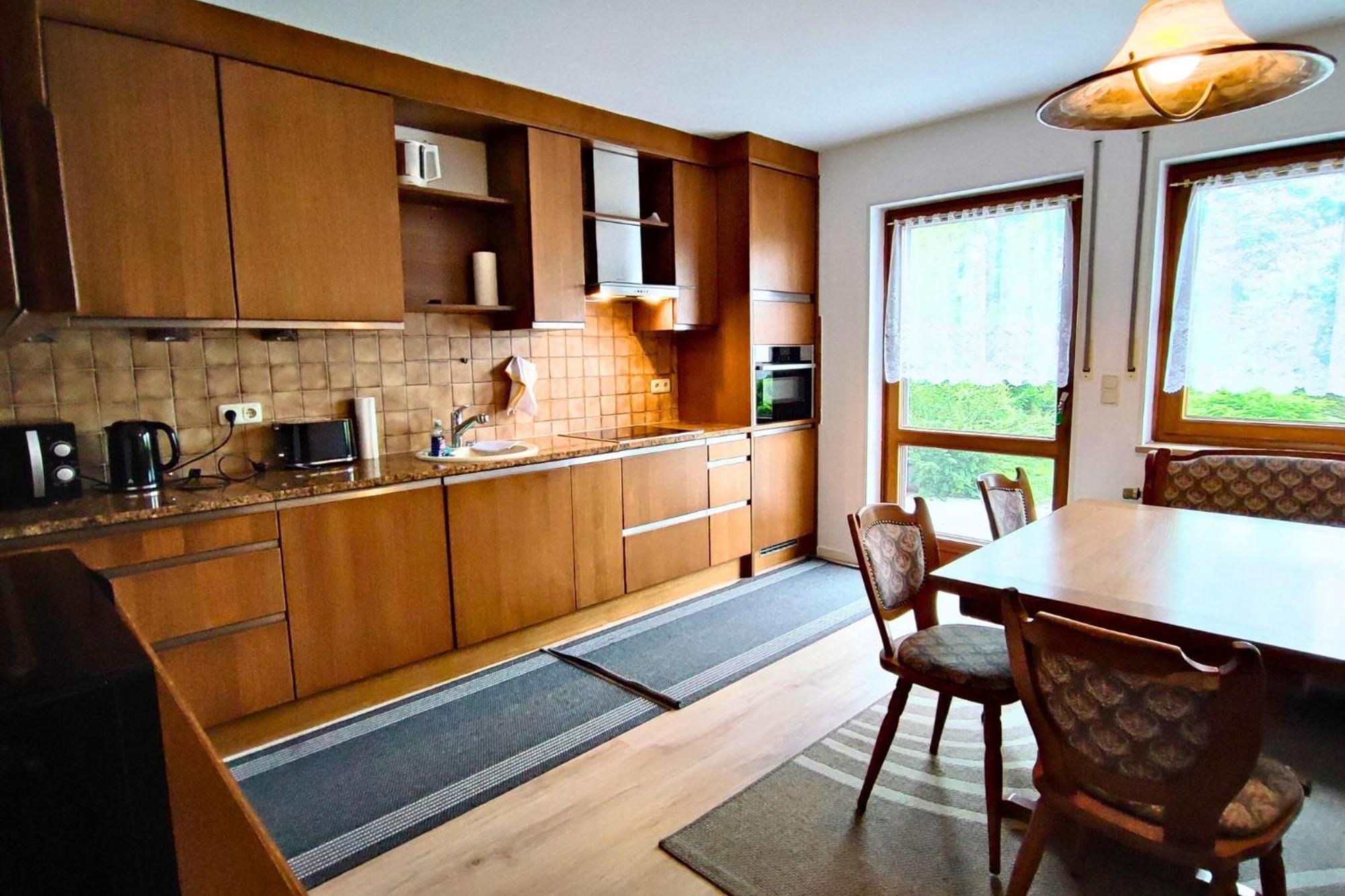 Monteursunterkunft Strasslach- Fitters' With Shared Kitchen & Garden