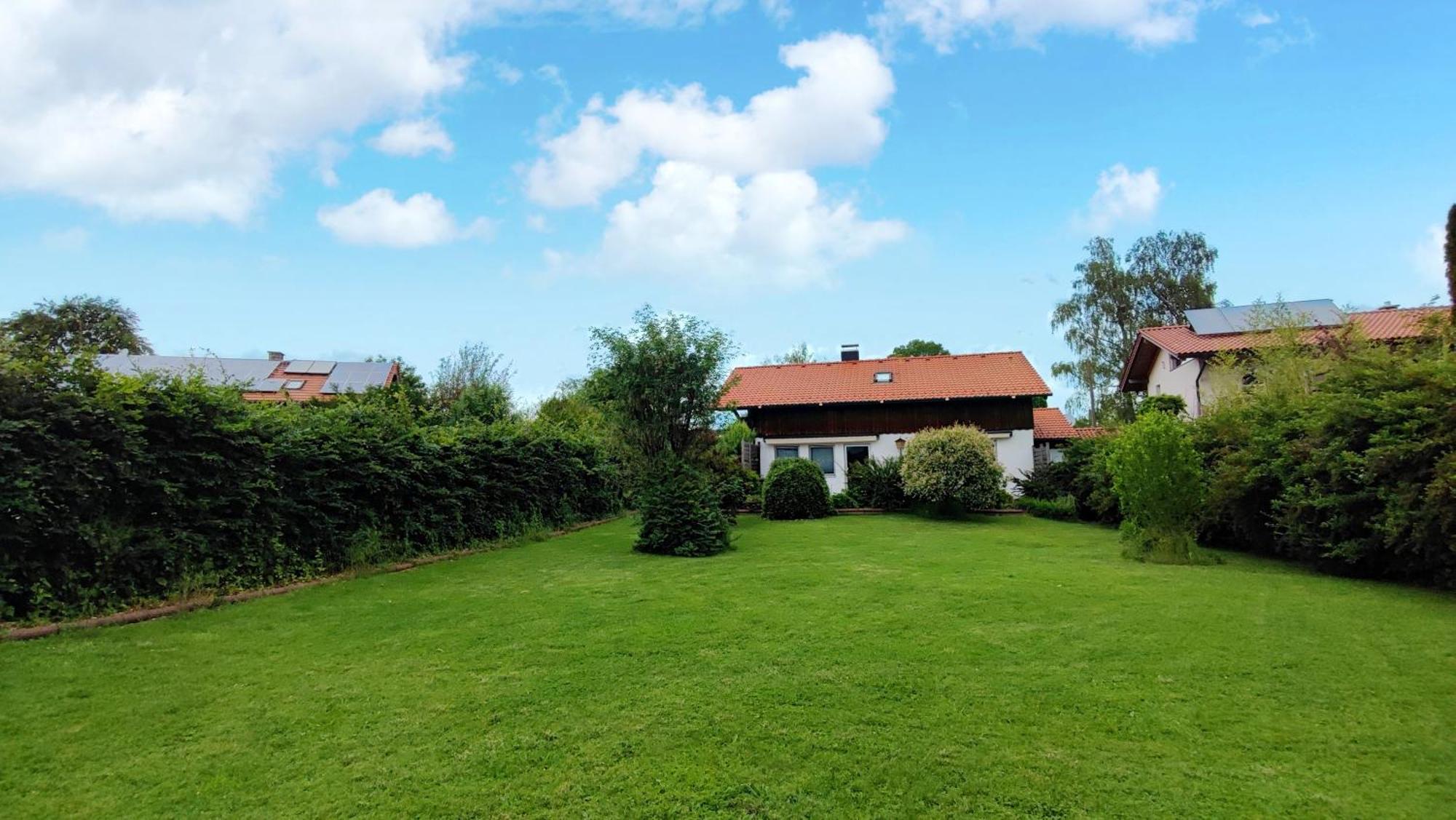 Monteursunterkunft Strasslach- Fitters' With Shared Kitchen & Garden *