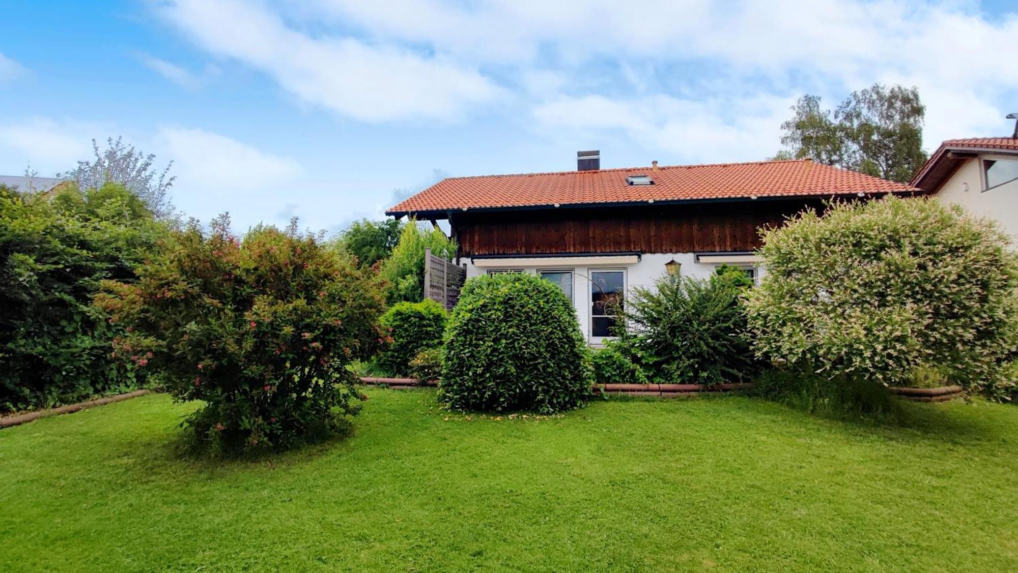 Monteursunterkunft Strasslach- Fitters' With Shared Kitchen & Garden *