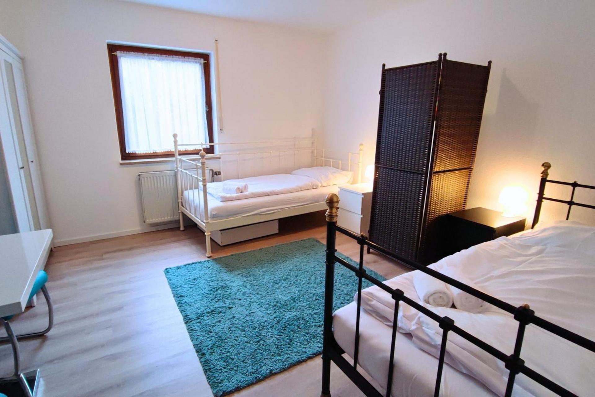 Monteursunterkunft Strasslach- Fitters' With Shared Kitchen & Garden *