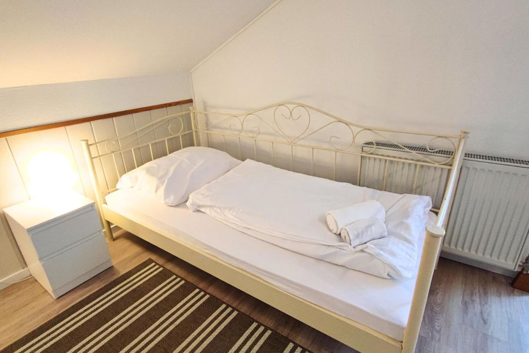 Apartment Monteursunterkunft Strasslach- Fitters' With Shared Kitchen & Garden *