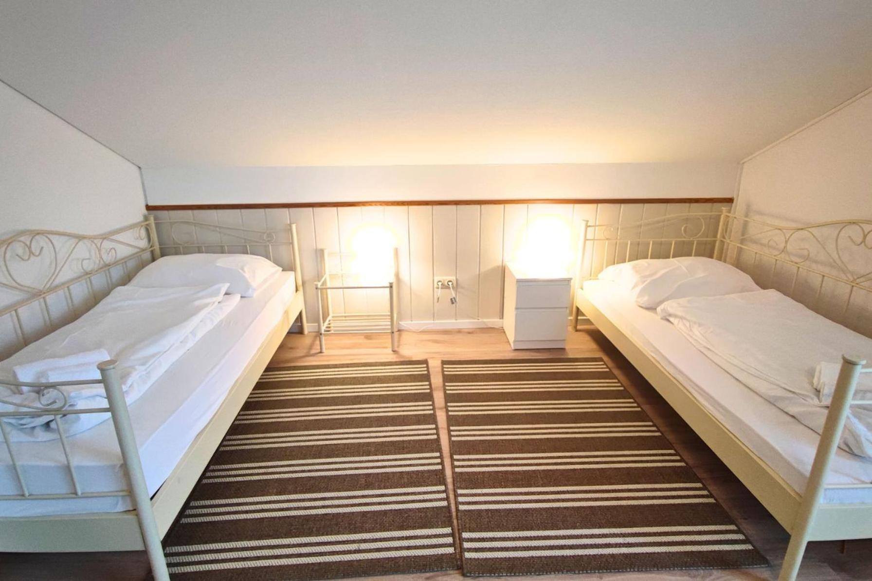 Apartment Monteursunterkunft Strasslach- Fitters' With Shared Kitchen & Garden Strasslach-Dingharting