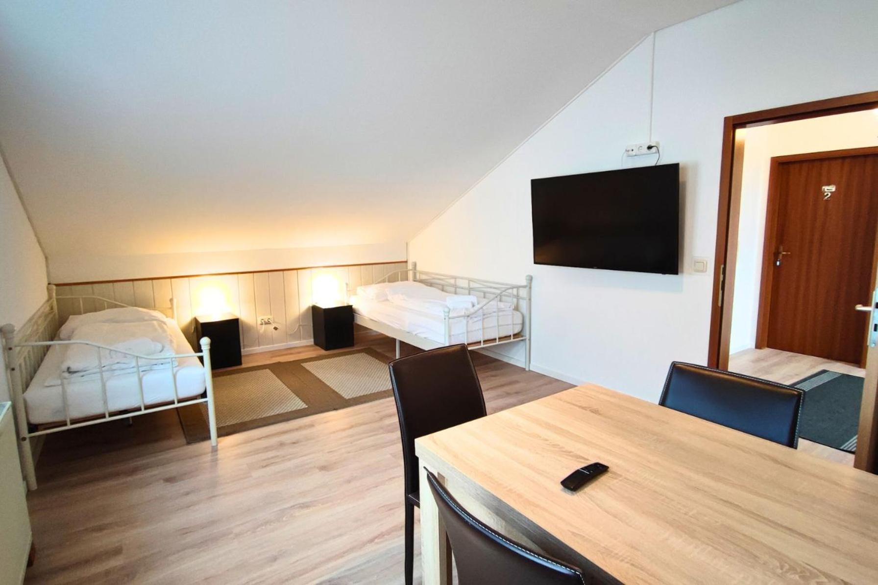 Monteursunterkunft Strasslach- Fitters' With Shared Kitchen & Garden Strasslach-Dingharting